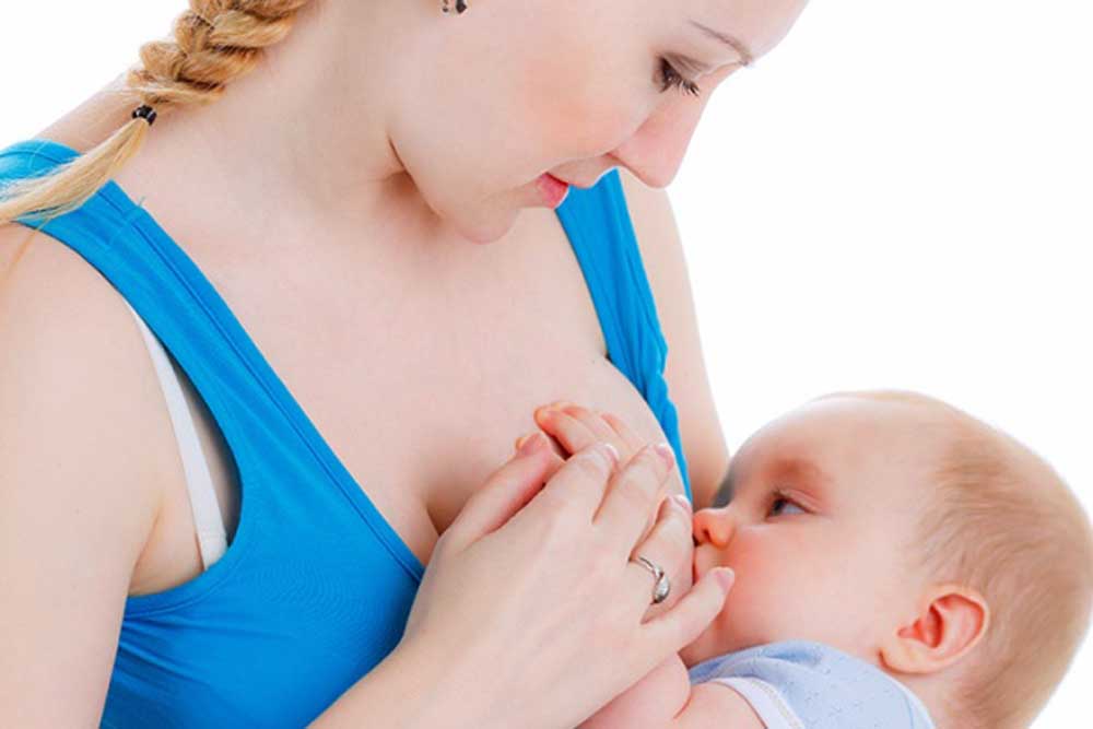 Những lợi ích tuyệt vời từ sữa mẹ mang lại cho bé