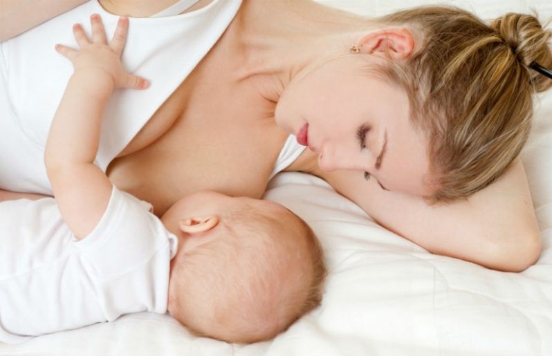 Mẹ cho bé bú nhiều sẽ giúp tử cung nhanh chóng phục hồi